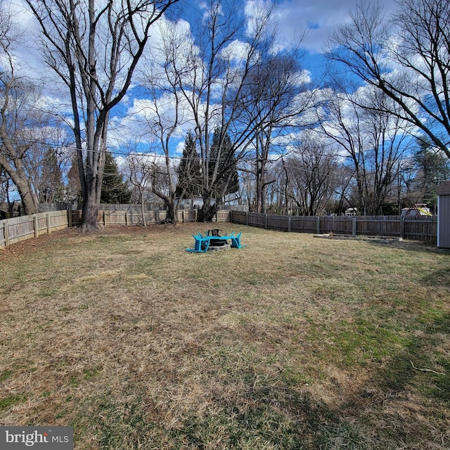 view of yard featuring a fenced backyard