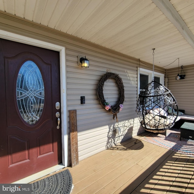 property entrance featuring a porch