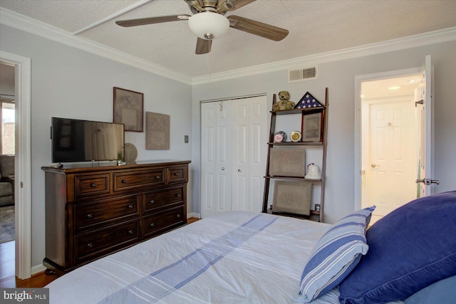 bedroom featuring visible vents, a closet, and crown molding