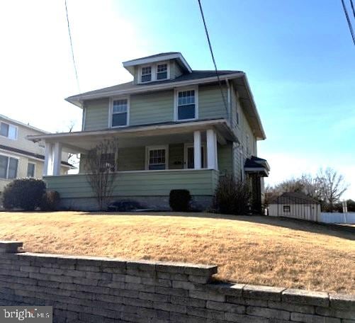 traditional style home with a front lawn