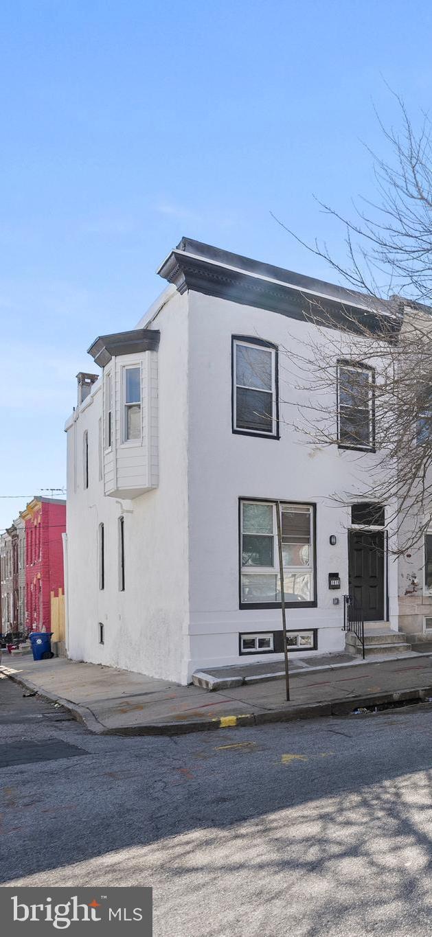 view of front facade with stucco siding