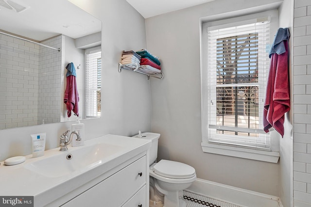 full bath featuring visible vents, baseboards, a shower, toilet, and vanity