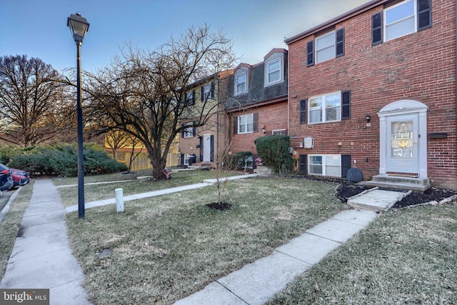 view of home's community featuring a lawn