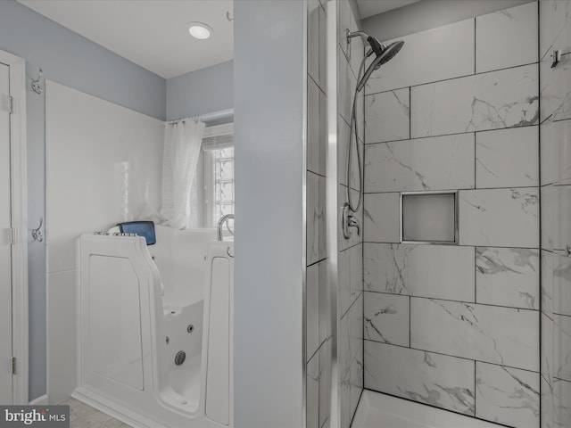 bathroom featuring tiled shower