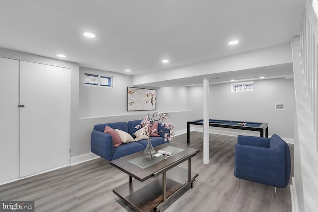 living area featuring light wood-type flooring, baseboards, and recessed lighting