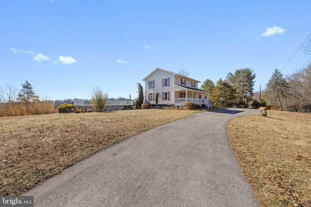 view of front of house with a porch and driveway