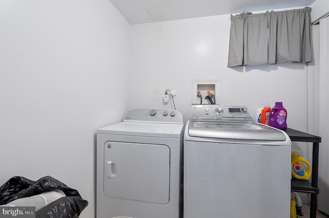 4103 Parkwood Ave, Baltimore, MD 21206 - laundry room with laundry area and washing machine and clothes dryer