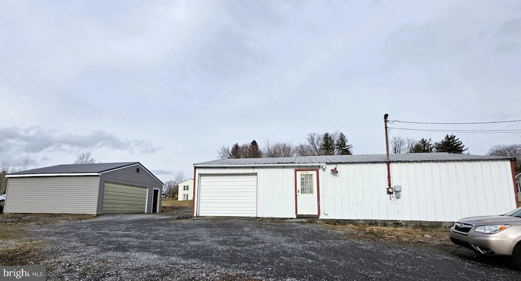 view of detached garage