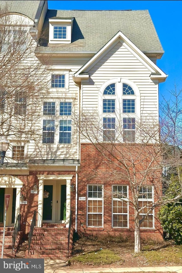 view of front facade featuring brick siding