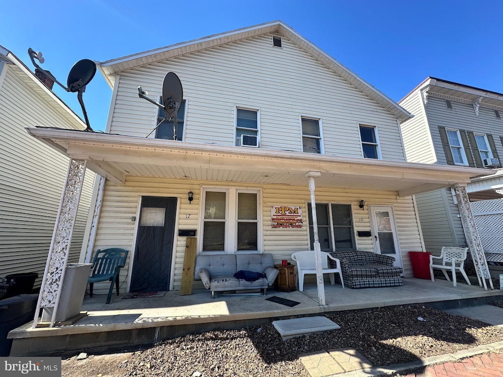 view of front of property featuring covered porch