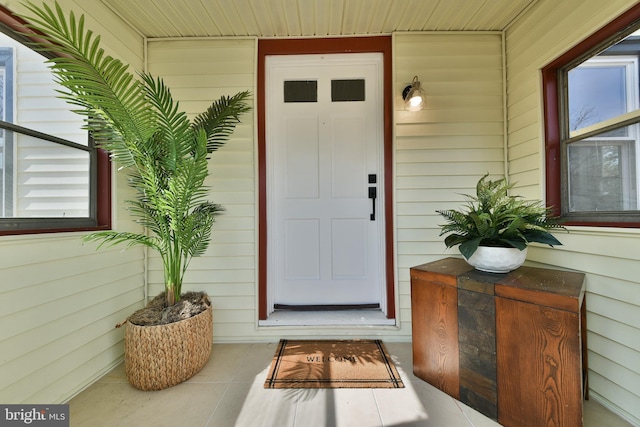 doorway to property with covered porch