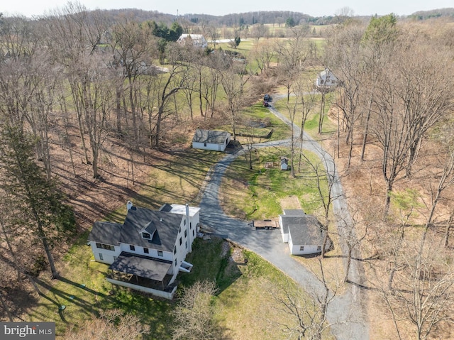 bird's eye view featuring a rural view and a wooded view