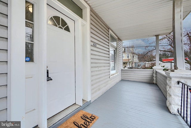 doorway to property with covered porch