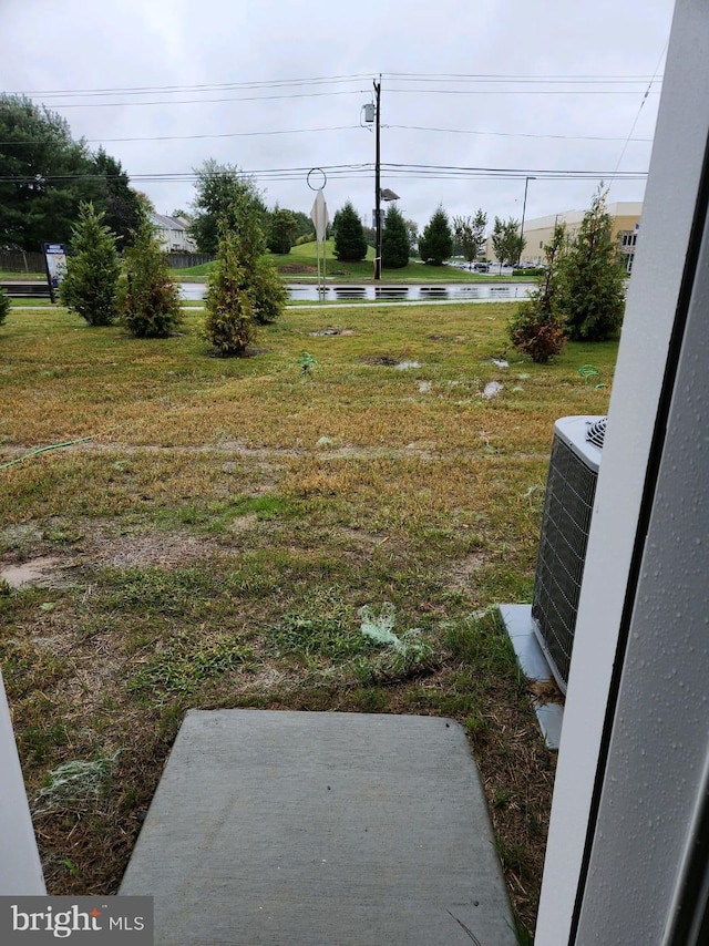 view of yard featuring central AC unit