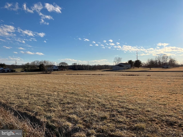 view of yard featuring a rural view