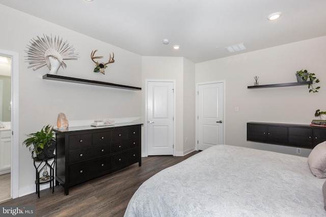 bedroom featuring dark wood-style flooring, recessed lighting, visible vents, and baseboards