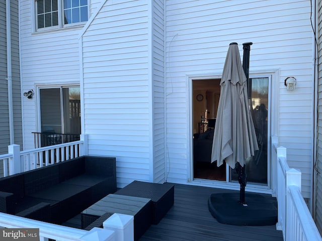 property entrance featuring a deck and outdoor lounge area