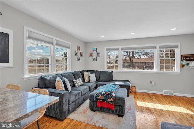 living area featuring recessed lighting, visible vents, baseboards, and wood finished floors