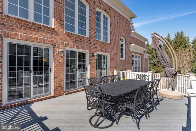 deck with outdoor dining space