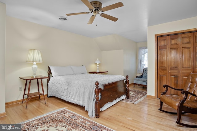 bedroom with ceiling fan, visible vents, baseboards, light wood-style floors, and a closet