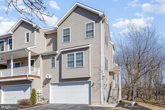 view of front facade featuring driveway and an attached garage