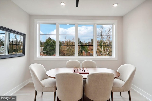 dining space featuring light wood-style floors, baseboards, and recessed lighting