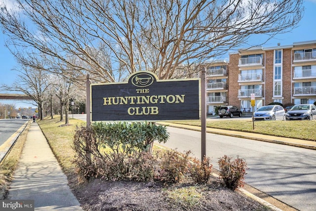 view of community / neighborhood sign