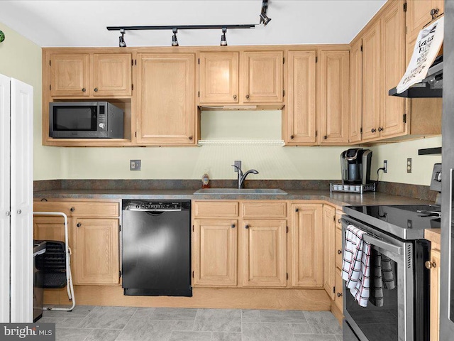 kitchen featuring a sink, electric stove, under cabinet range hood, dishwasher, and dark countertops