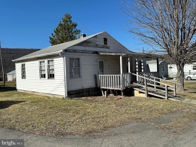 view of front of home featuring covered porch and a front yard