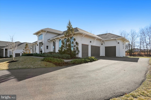 view of front of house with driveway and a garage