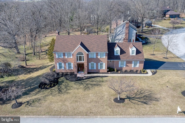 view of front of property featuring a front lawn and brick siding