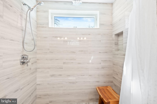 bathroom featuring tiled shower