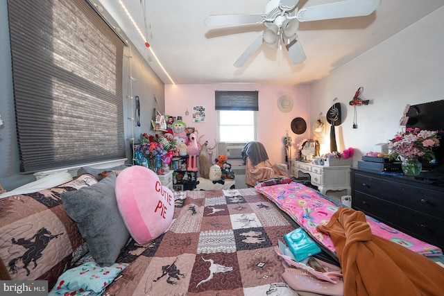 bedroom featuring a ceiling fan