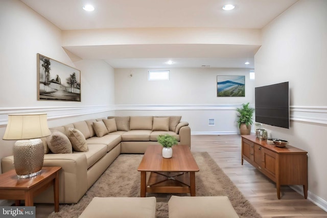 living area featuring visible vents, recessed lighting, light wood-type flooring, and baseboards