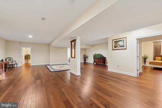 living area featuring recessed lighting, visible vents, baseboards, and hardwood / wood-style flooring