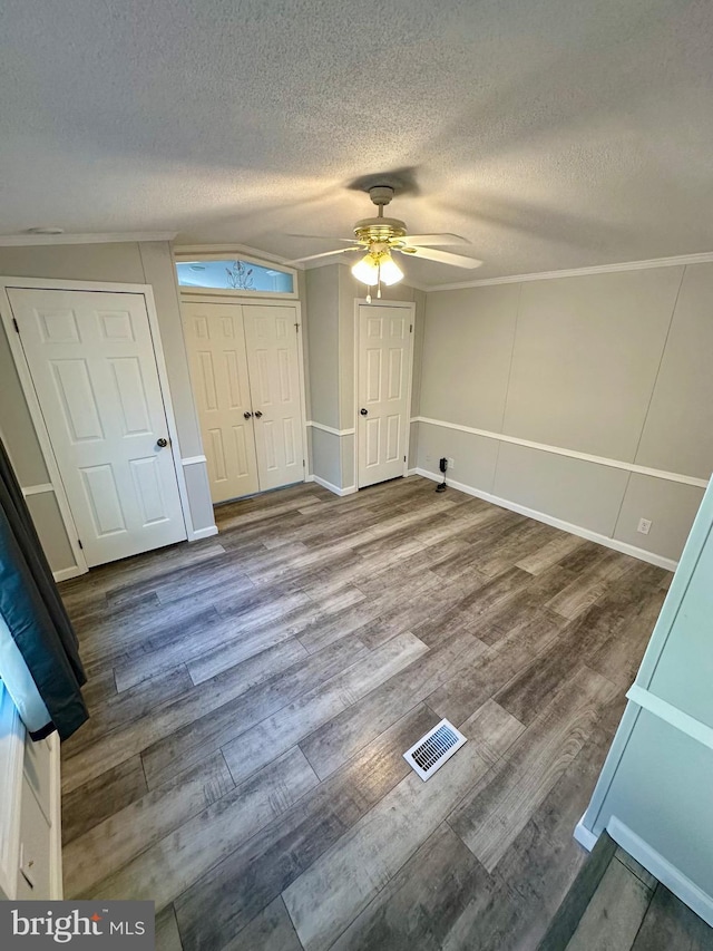 unfurnished bedroom with visible vents, a ceiling fan, wood finished floors, a textured ceiling, and a closet