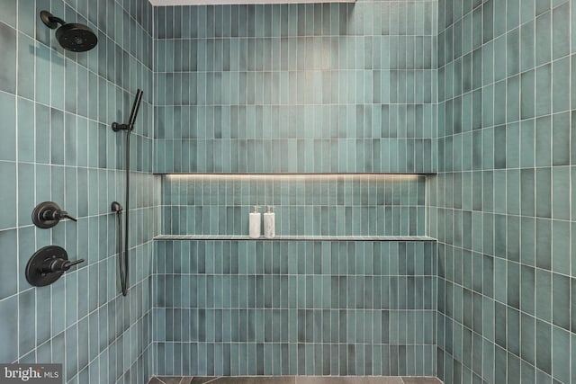 4810 3rd St N, Arlington, VA 22203 - full bath with a tile shower