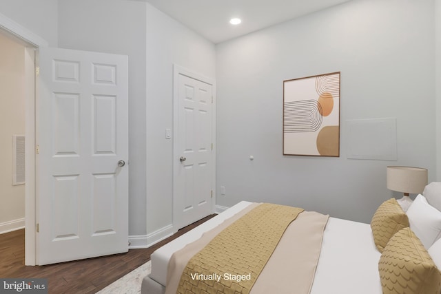 bedroom featuring recessed lighting, visible vents, dark wood finished floors, and baseboards