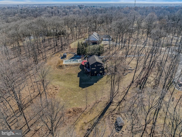 birds eye view of property featuring a wooded view