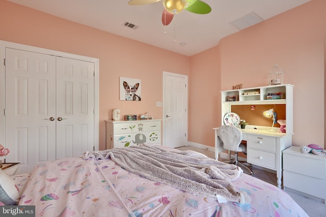 bedroom with a ceiling fan, visible vents, and a closet