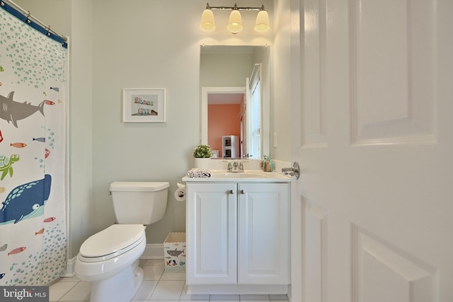 bathroom featuring curtained shower, toilet, vanity, baseboards, and tile patterned floors