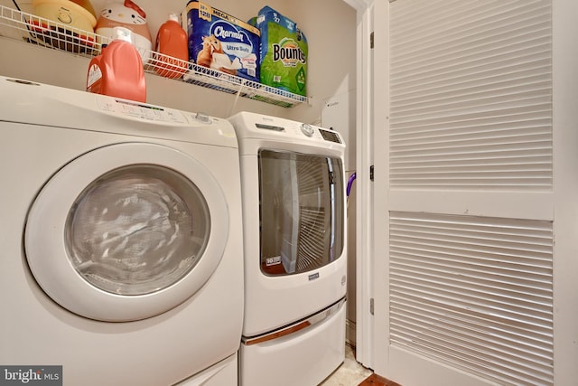 laundry room with laundry area and washing machine and dryer