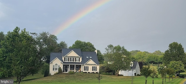 view of front of property with a front yard