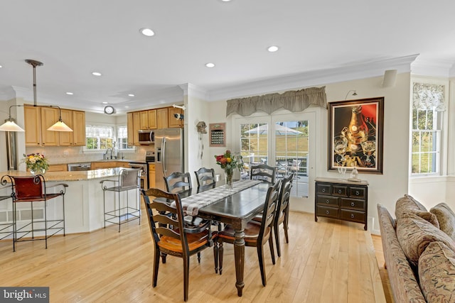 dining room featuring recessed lighting, light wood-style flooring, and crown molding