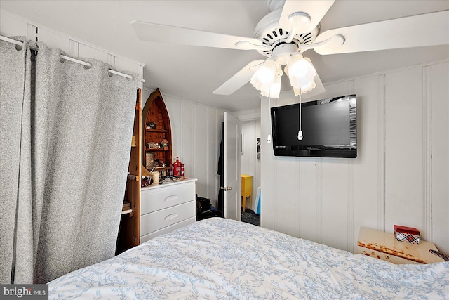 bedroom featuring ceiling fan