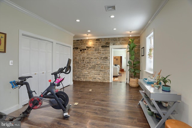 exercise room with baseboards, visible vents, wood finished floors, crown molding, and recessed lighting