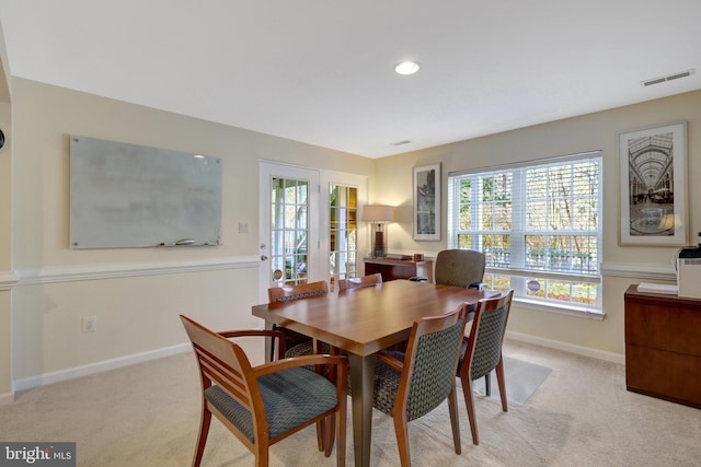 dining space featuring light carpet, recessed lighting, visible vents, and baseboards