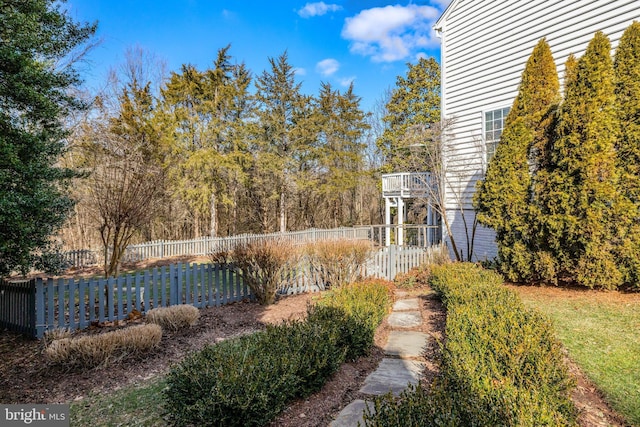 view of yard featuring fence