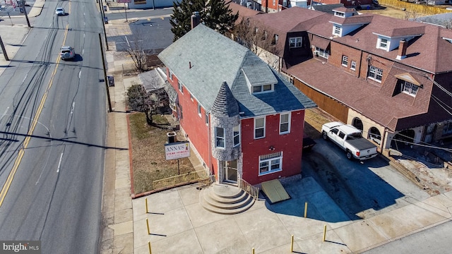 birds eye view of property with a residential view