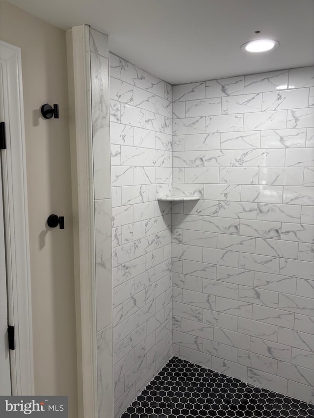 bathroom with a tile shower